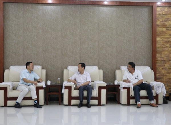 江西農業大學許斌華副院長攜學工處領導蒞臨我院指導工作