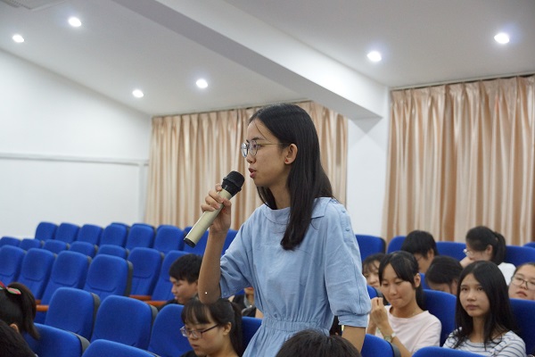 江西農業大學許斌華副院長攜學工處領導蒞臨我院指導工作