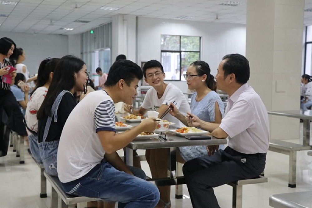 江西農業大學許斌華副院長攜學工處領導蒞臨我院指導工作