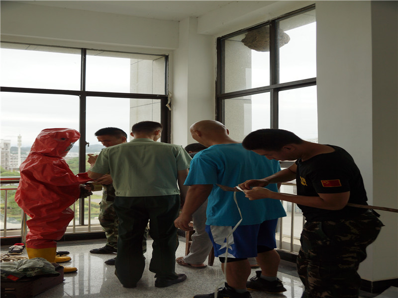 江西婺源茶業(yè)職業(yè)學(xué)院驚現(xiàn)馬蜂窩，消防官兵及時(shí)消除安全隱患