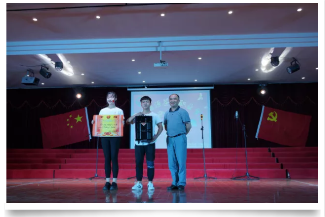 江西婺源茶業(yè)職業(yè)學(xué)院“不忘初心跟黨走”合唱比賽圓滿(mǎn)落幕