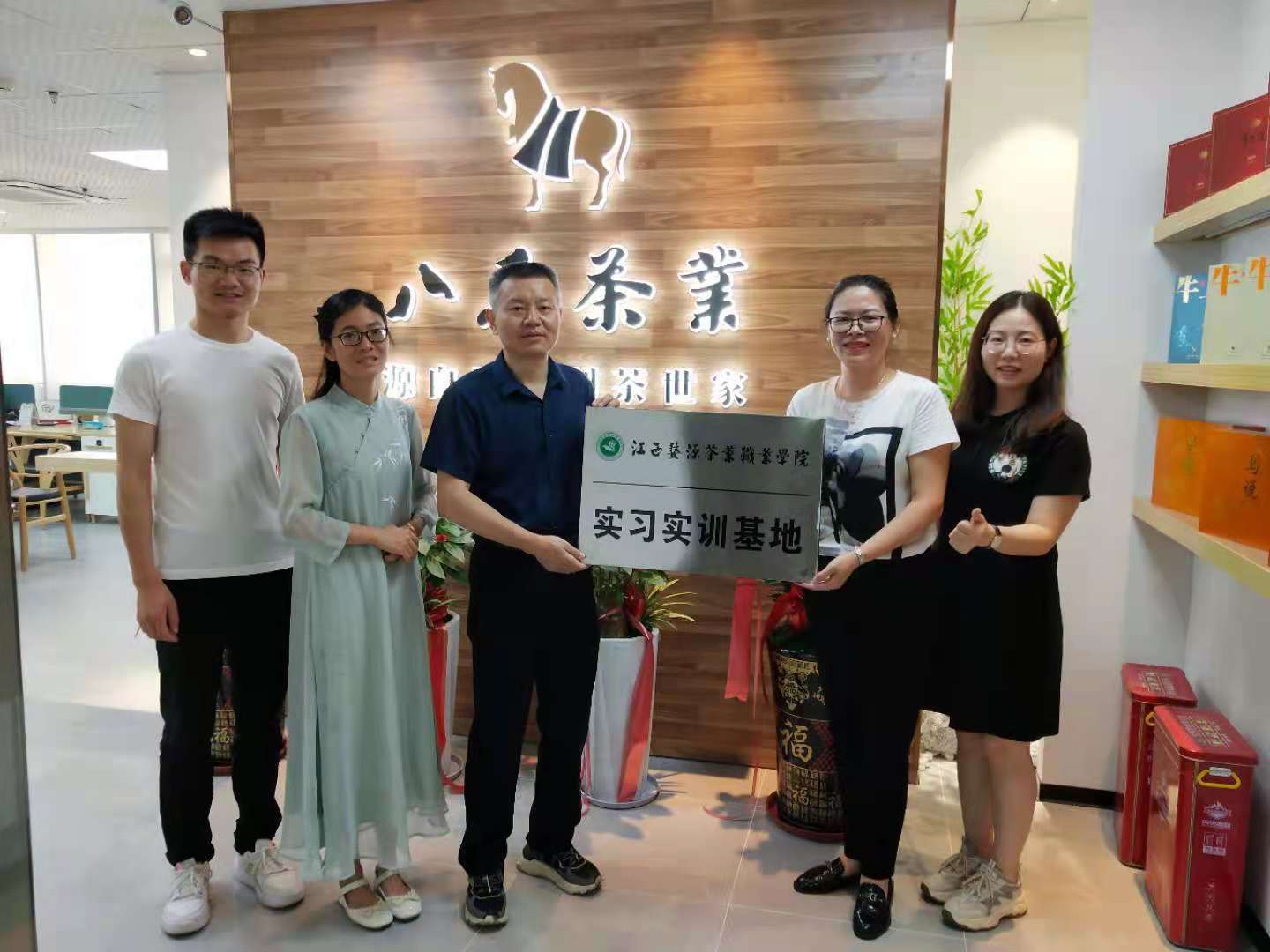 汪漢新書記帶隊(duì)江西婺源茶業(yè)職業(yè)學(xué)院校領(lǐng)導(dǎo)集中走訪企業(yè)
