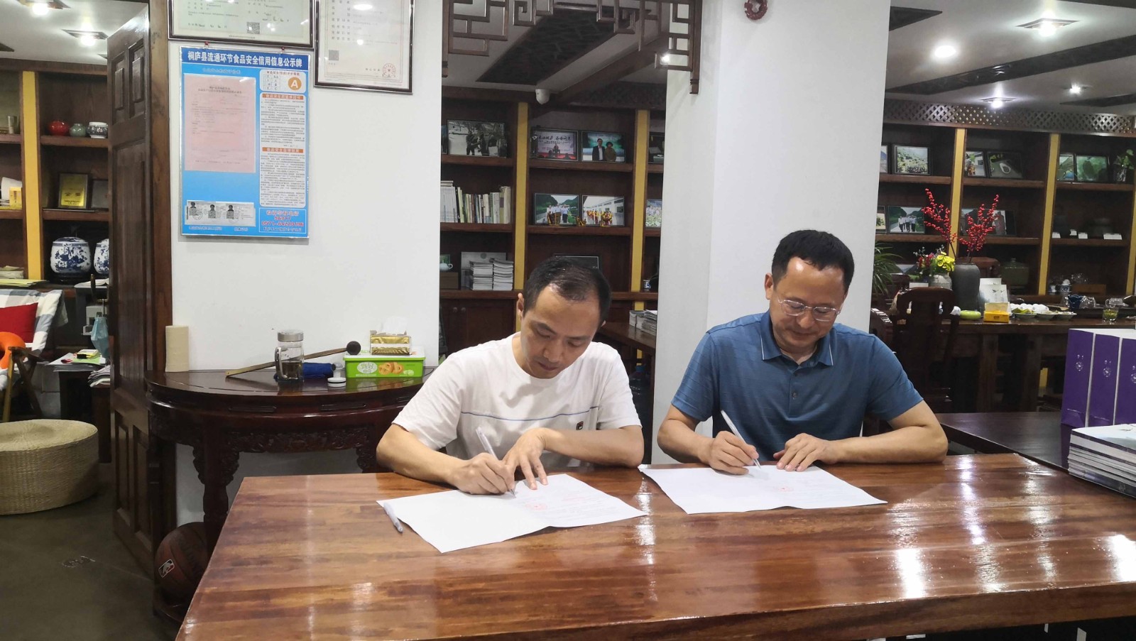 汪漢新書記帶隊(duì)江西婺源茶業(yè)職業(yè)學(xué)院校領(lǐng)導(dǎo)集中走訪企業(yè)