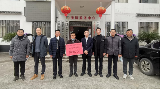 我院深入鳳山村宣講二十大精神并開展春節走訪慰問活動