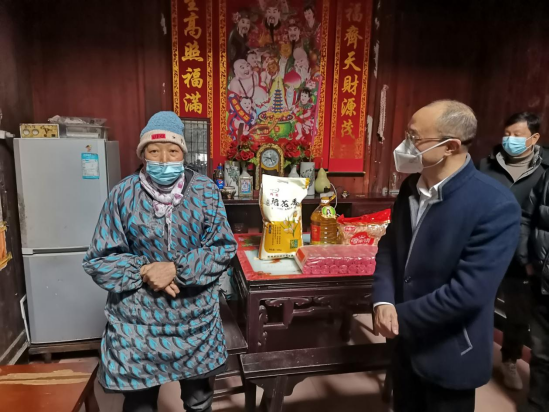 我院深入鳳山村宣講二十大精神并開展春節走訪慰問活動